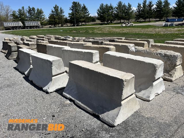 Lot 30-4752 - Large quantity of 5' concrete construction barriers