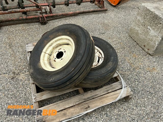 Lot 30-3593 - Lot of 3 tires with rims, see pics for sizes
