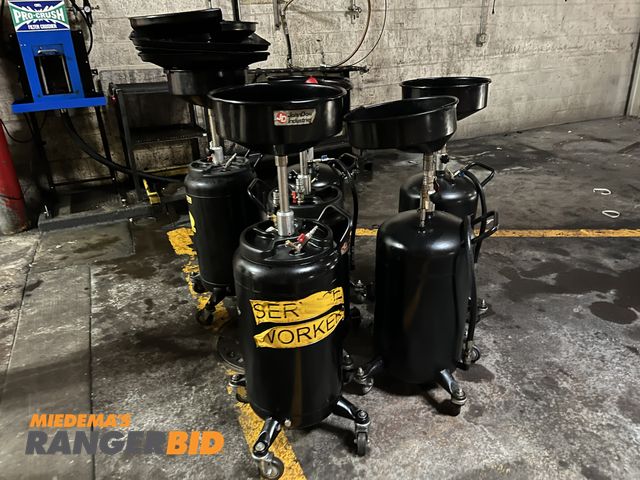 Lot 30-4525 - JohnDow Industries (25HDC Heavy Duty Self-Evacuating Oil Drain - 25 Gallon