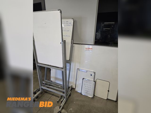 Lot 30-2689 - Lot of various size marker boards