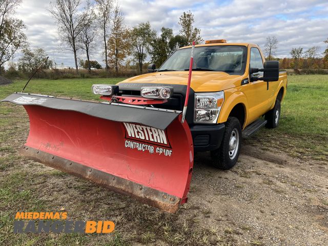 Lot 30-945 - 2015 Ford F-250 with 52,478 miles Regular Cab Plow Truck 4x4