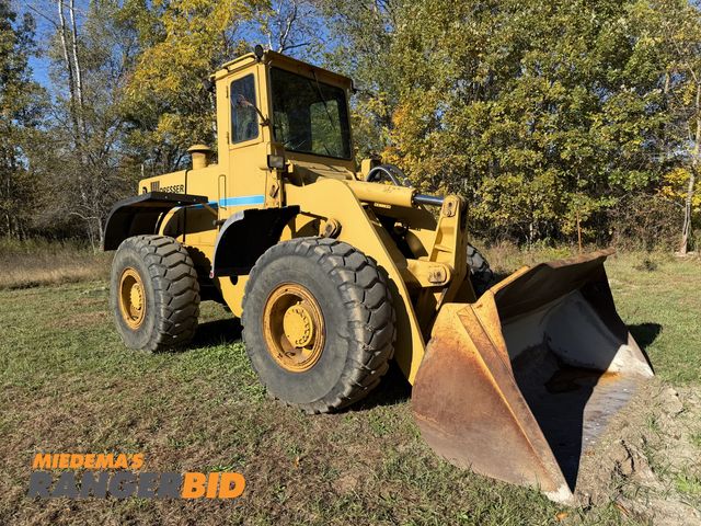 Lot 30-10753 - 1987 Dresser 530 Loader 1,550 hours on meter 
8.3l Cummins diesel 
No blow by, great compression 
Ru...
