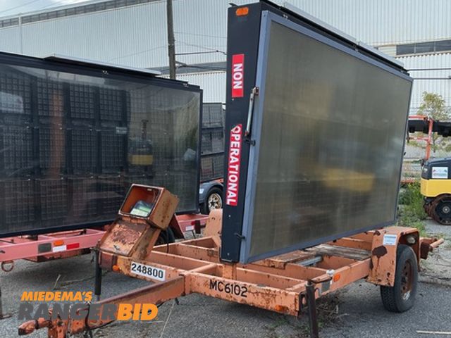 Lot 30-11525 - 2006 PSC Message Board Towable