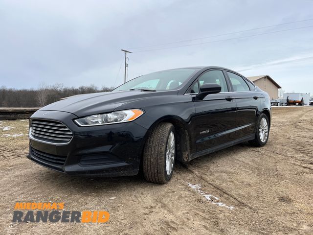 Lot 30-3073 - 2015 Ford Hybrid with a 2.0L L4 DOHC 16V HYBRID engine. S Sedan Hybrid FWD