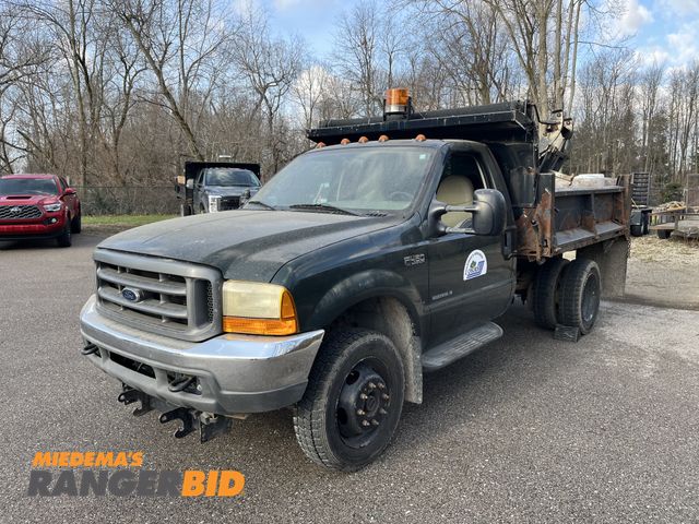 Lot 30-2249 - 2001 Ford F-450 SD with a 7.3L V8 OHV 16V TURBO DIESEL engine. with Plows Regular Cab Dump Bed Picku...
