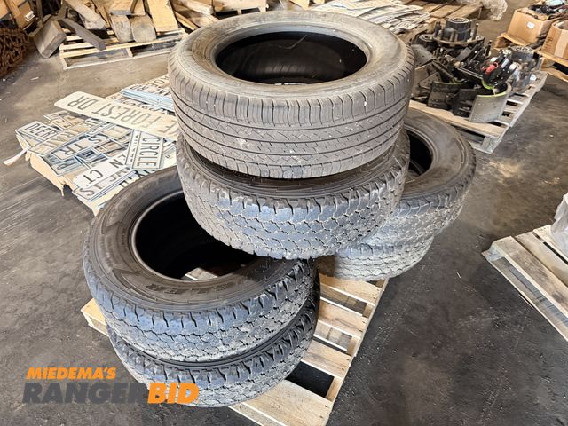 Lot 30-3873 - Lot of (6) Tires, see pics for sizes