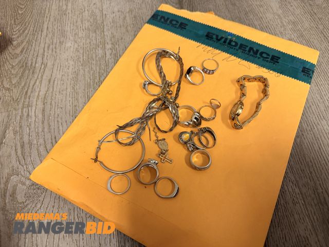 Lot 30-3937 - Lot of Jewelry