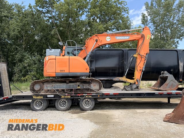 Lot 30-3525 - Doosan DX140LCR-5 Excavator