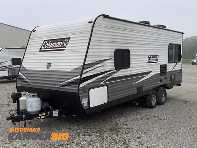Lot 30-11304 - 2020 COLEMAN LANTERN LT 202RD Camper Travel Trailer with galvanized body, queen bed, full kitchen wi...