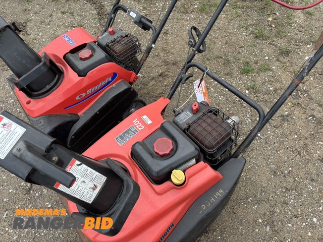 Lot 30-2167 - 2016 Simplicity 1022 and SS752E Single Stage Auction is for both.  One is a 2016, the other one is a...
