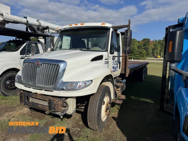 Lot 30-324 - 2015 International 4400 SBA 6X4 Flatbed Truck 2015 International 4400 24’ Flatbed Truck Setup to Hau...