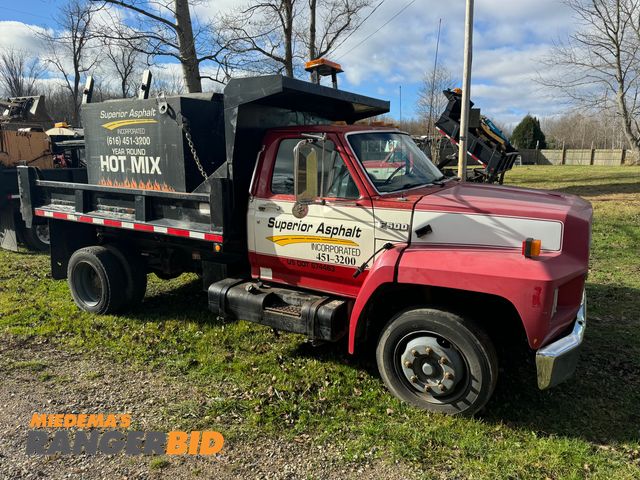 Lot 30-10063 - 1994 Ford L600 Dump Truck Very nice truck, tires very nice, dump works, very well maintained