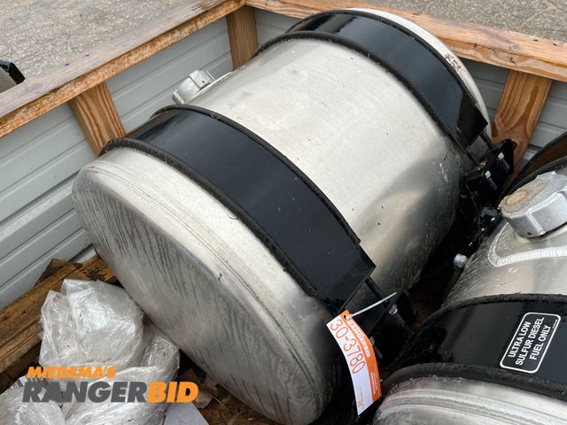 Lot 30-3280 - (1) DTNA 60 Gallon fuel tank with straps.  Came of Western Star Used only once.