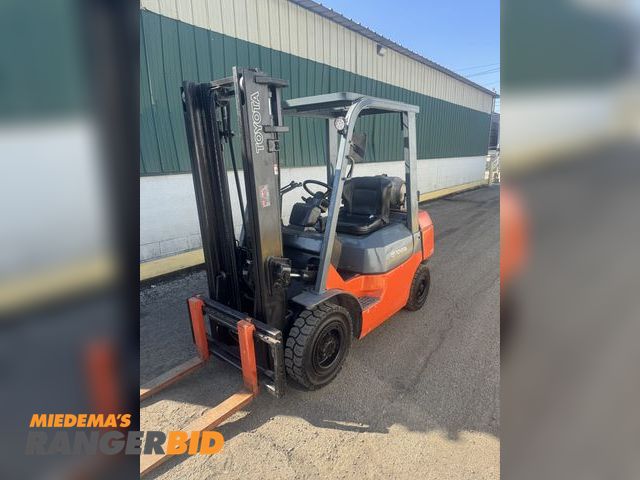 Lot 30-2232 - Toyota 7fgu25 Forklift Pneumatic Toyota forklift 5000 capacity 
2 stage with side shift run and driv...