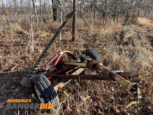 Lot 30-4944 - New Holland 455 72" Sickle bar with extra parts PTO Powered