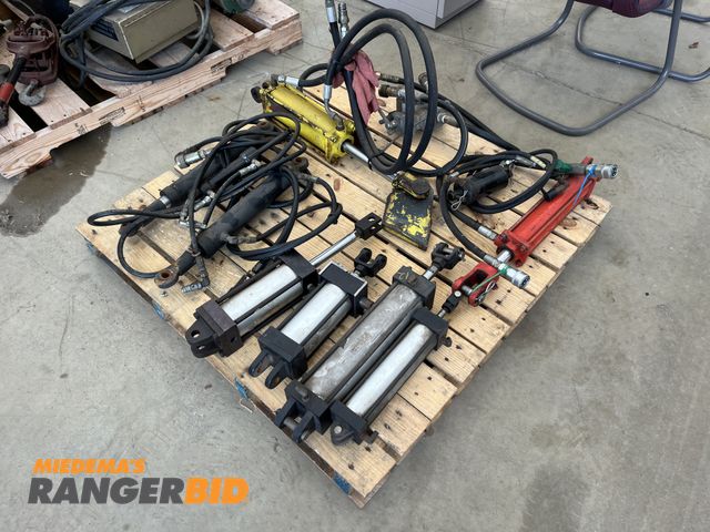 Lot 30-4145 - Pallet of Cylinders