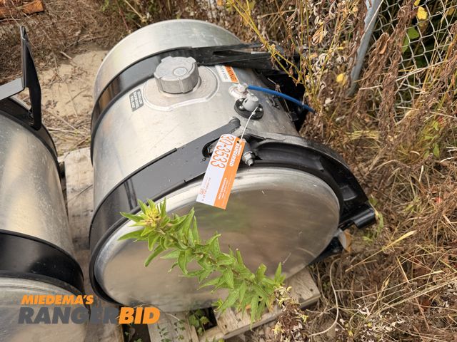 Lot 30-3533 - (1) DTNA 60 Gallon fuel tank with straps.  Came of Western Star