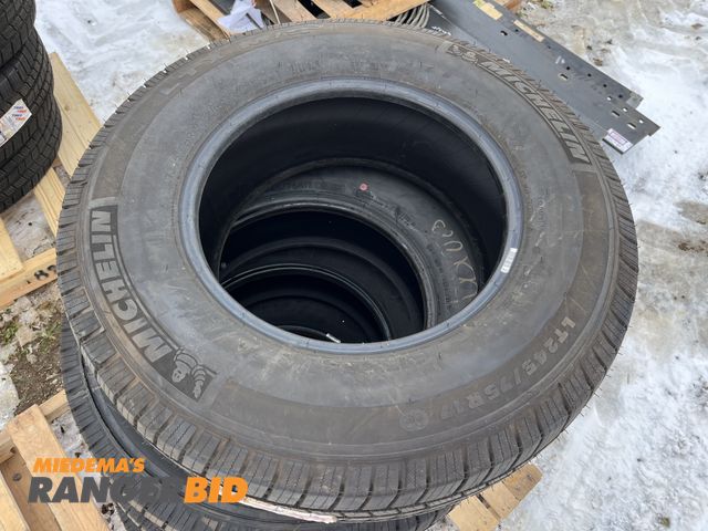 Lot 30-4257 - Set of (4) Michelin LTX M/S2 245/75R17 Tires