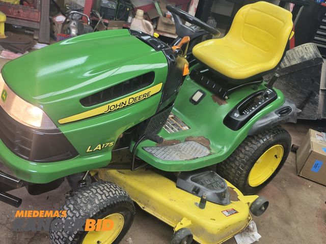 Lot 30-10873 - John Deere LA175 Riding Lawn Mower Runs and cuts grass
strong hydro

 typical peeling paint issues

...