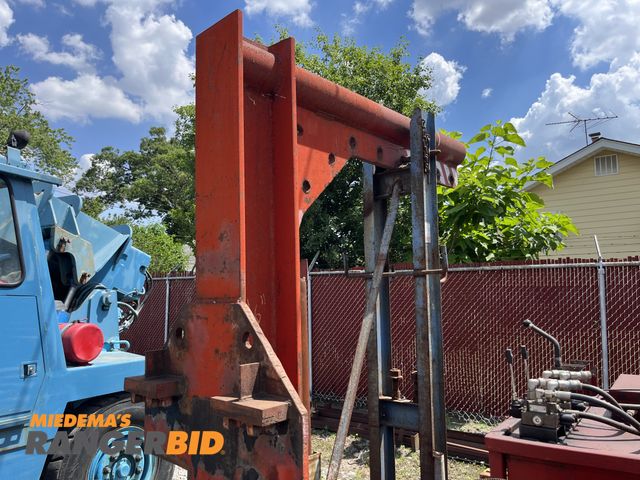 Lot 30-1039 - 30,000 lb Machinery Moving Boom, Mechanical, comes with stand