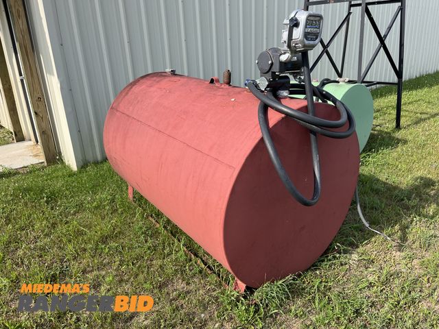 Lot 30-1171 - 500 Gallon Fuel Tank This is 20 years old with a 3 year old EIE Pump