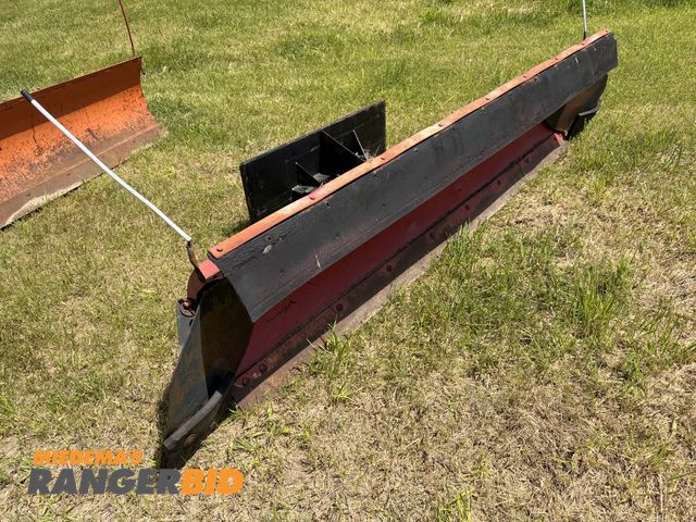 Lot 30-3905 - Skid steer snow plow 9'