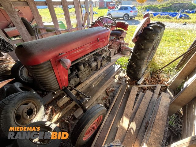 Lot 30-2044 - Massey-Ferguson G176 Tractor