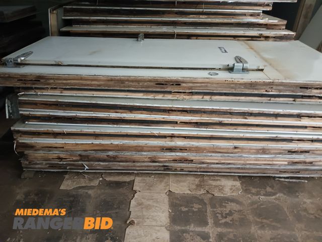 Lot 30-10293 - 1 Steel Commercial Freezer Walk-in coolers several panels over 8' tall. Can make at least a 15*15 co...