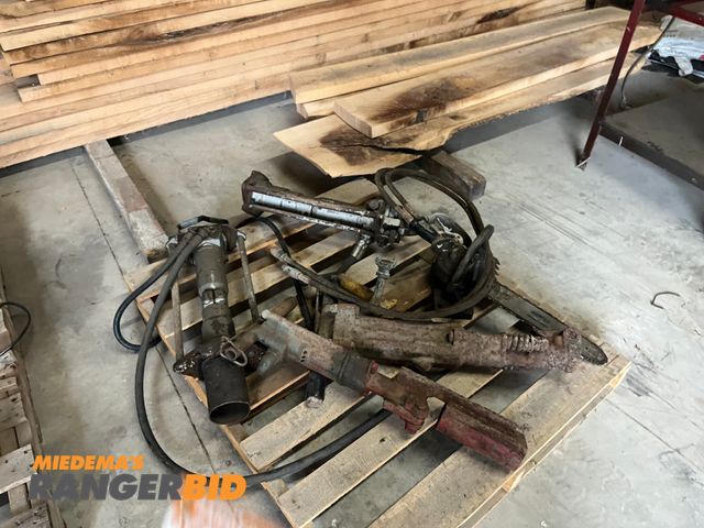 Lot 30-3588 - Lot includes (2) Hydraulic Jacks, (2) Air Jacks, and (1) Hydraulic Chainsaw. Municipality owned.