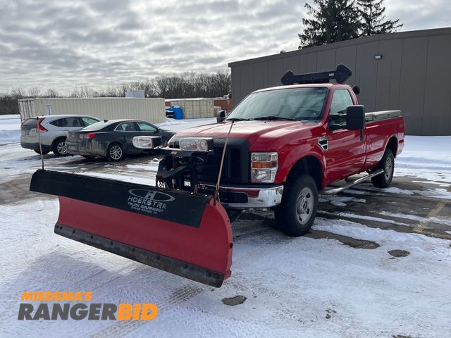 Lot 30-3060 - 2008 Ford F-250 SD with a 5.4L V8 SOHC 16V engine. XL Regular Cab Long Box Pickup Truck Plow Truck 4...