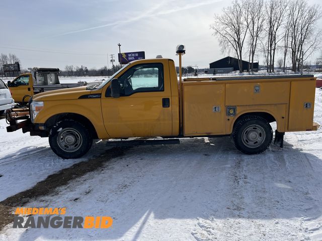 Lot 30-5030 - 2014 Ford F-250 Regular Cab Pickup Truck RWD