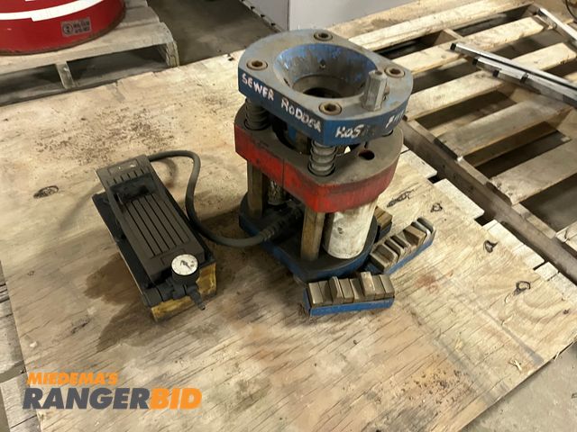 Lot 30-3700 - Hose Crimper unknown working condition
