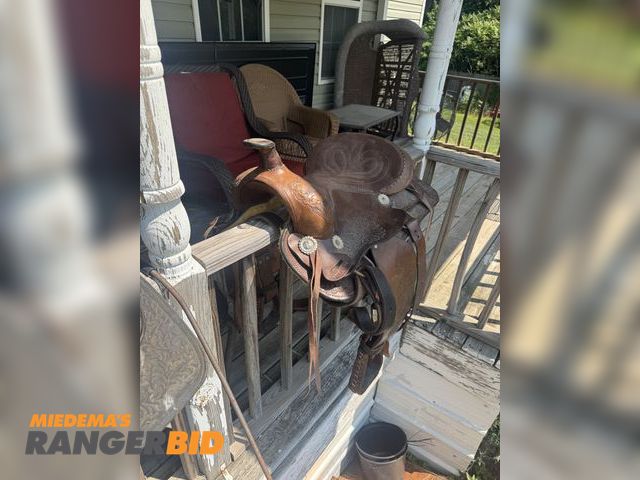 Lot 30-10539 - Saddle 15” brand new supposed to be complete, but look it over