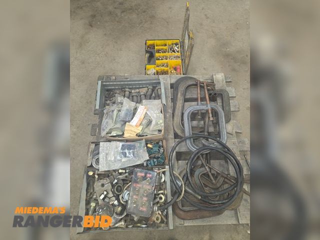 Lot 30-4822 - Misc nuts/bolts, truck alignment indicator