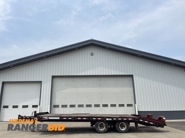 Lot 30-11278 - 2014 Towmaster T24 Equipment Trailer with 20 ft long x 102 inch deck with Beavertail, electric brake...