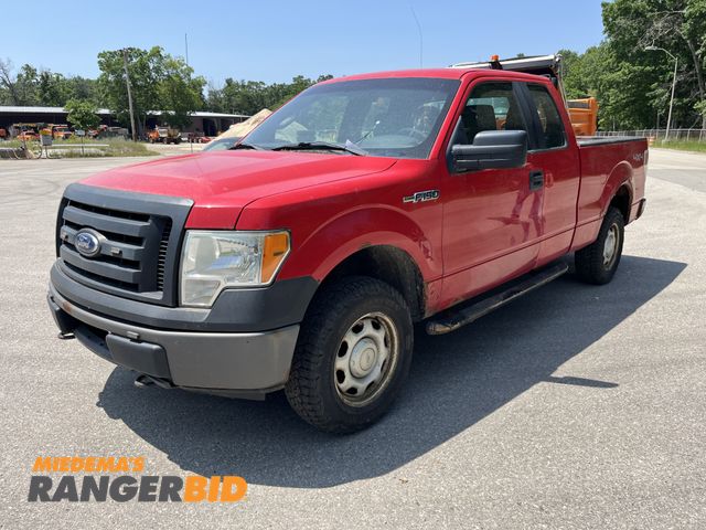 Lot 30-2305 - 2011 Ford F-150 with a 5.0L V8 engine. FX4 SuperCab 6.5-ft. Bed 4WD Extended Cab Pickup Truck 4x4