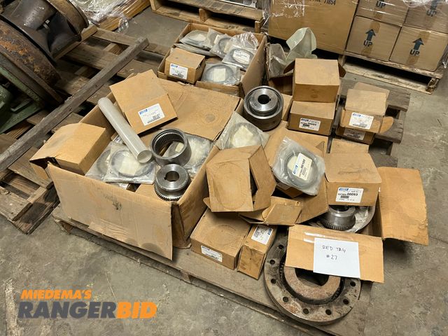 Lot 30-388 - Pallet of Machine Gear Couplers