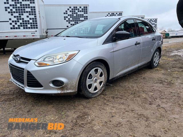 Lot 30-405 - 2014 Ford 2014 Ford Focus with a 2.0L L4 DOHC 16V engine S with 32,434 miles Sedan FWD
