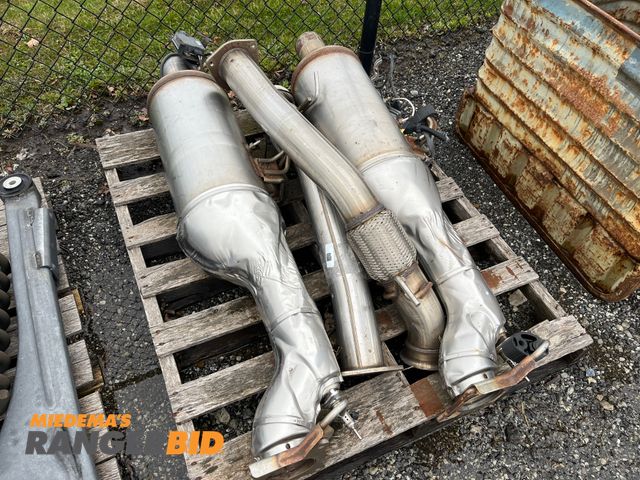 Lot 30-2595 - 2017 Dodge Ram 1 ton Pallet of Emission parts