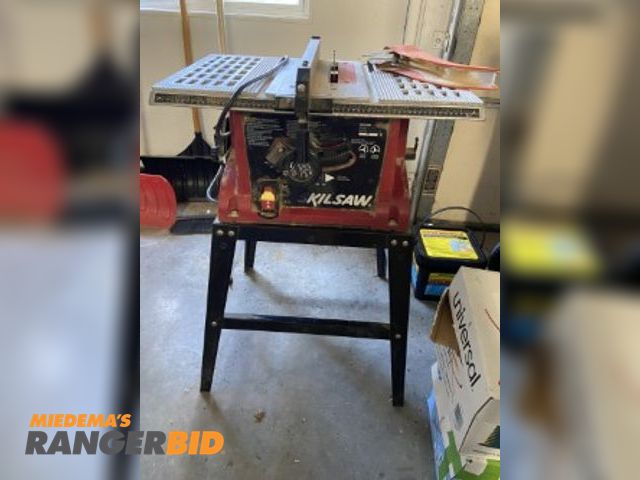Lot 30-10691 - 1 Skilsaw 3305 Electric Powered table saw Runs. Comes with guard and stand
May require some work