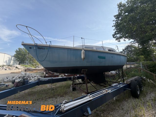 Lot 30-9685 - 1972 Catalina . Sailboat With a production run of more than 20 years and over 6,600 boats produced, ...