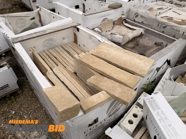 Lot 30-3402 - Cultured Stone Hewn Stone 514 approximately 250sq ft  Big, small, medium, and corners