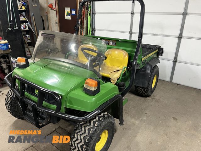 Lot 30-4414 - 2015 John Deere GATOR TS UTV