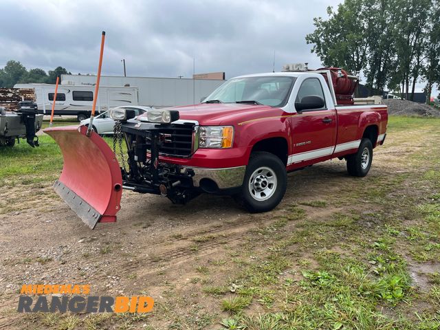 Lot 30-3514 - 2007 GMC 3500HD with a 6.0L V8 OHV 16V engine. SLE1 with 11,752 miles Regular Cab Long Box Plow Truck 4x4
