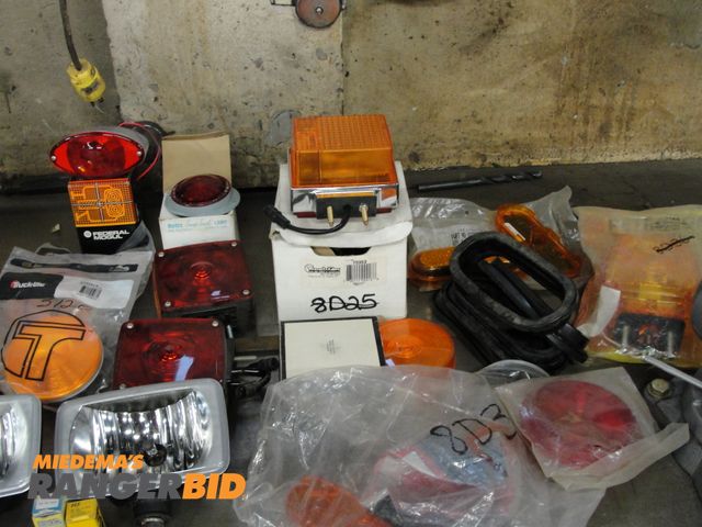 Lot 30-4872 - Various new lights, flashers, strobes, lenses