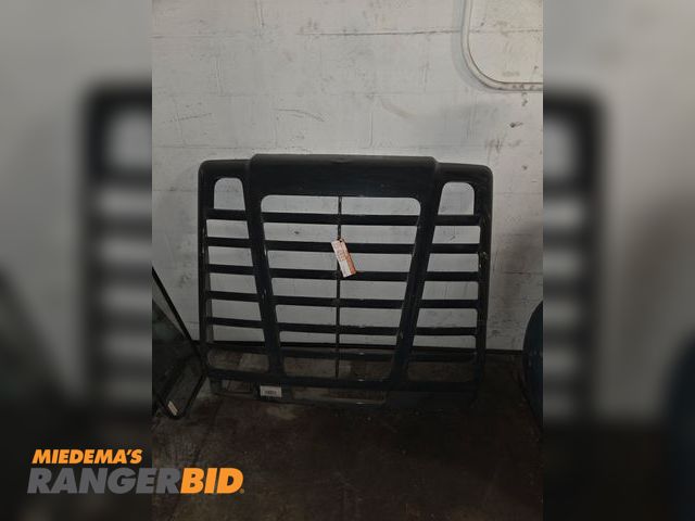 Lot 30-4883 - Hyundai 730-TM9A rear cover and a 30G Hyundai cab door
