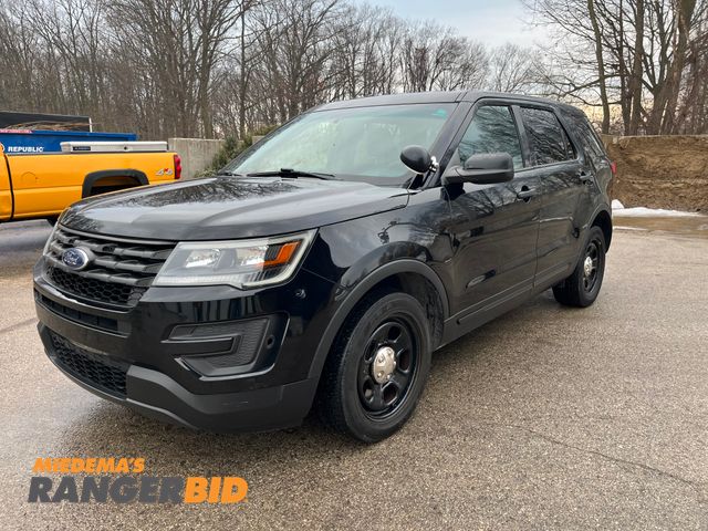 Lot 30-2487 - 2017 Ford Explorer with a 3.7L V6 DOHC 24V engine with 67,802 miles Police SUV AWD