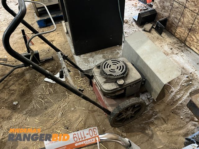 Lot 30-1748 - Swisher 22" Spin Trimmer Gas Powered Recoil Start