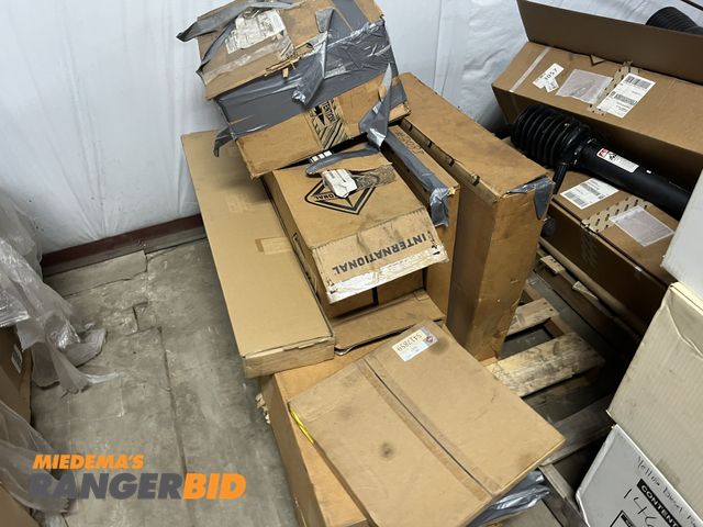 Lot 30-1772 - Pallet of various truck parts as well as (2) Arrow boards