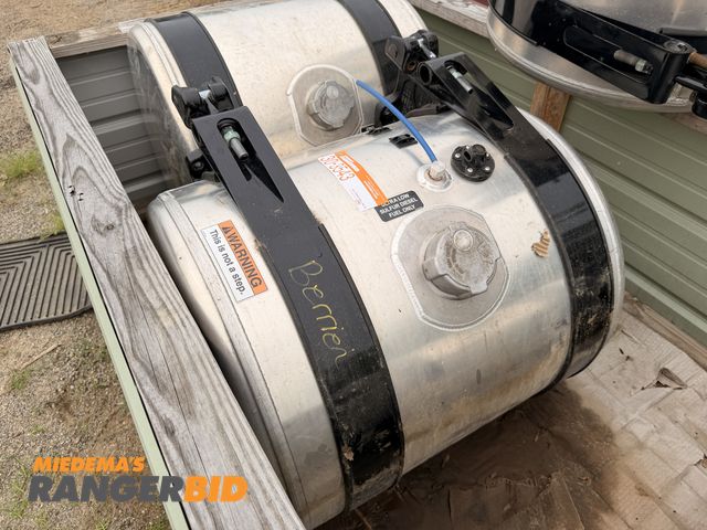 Lot 30-3543 - (1) DTNA 60 Gallon fuel tank with straps.  Came of Western Star